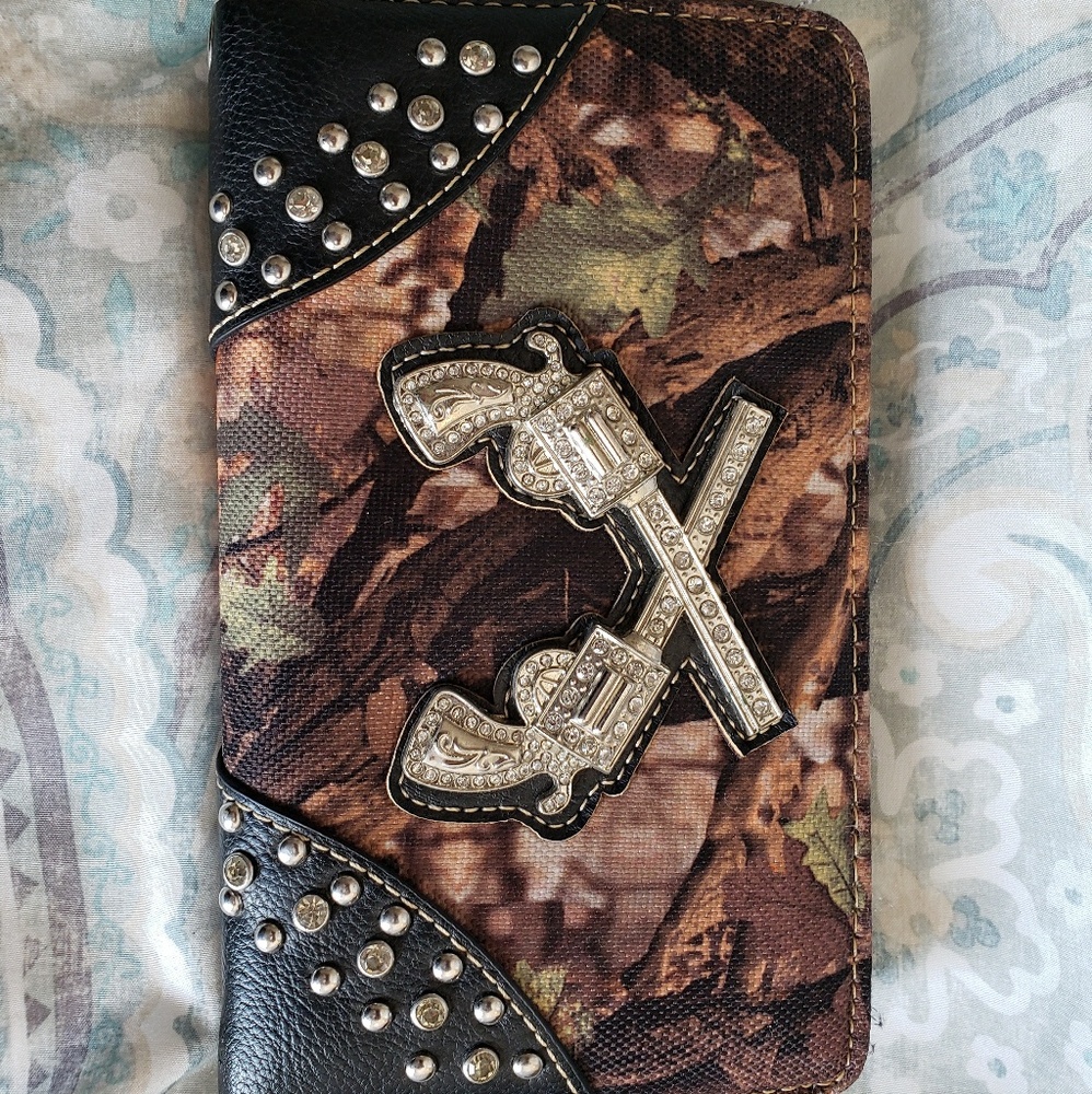 B2G1 Camo wallet